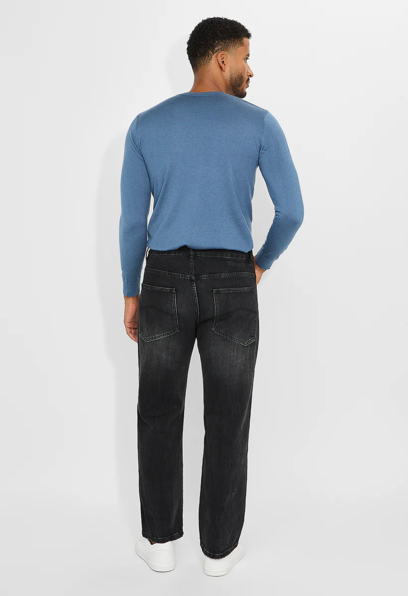 Men’s Classic Fit Straight-Leg Washed Denim Jeans - Image 2