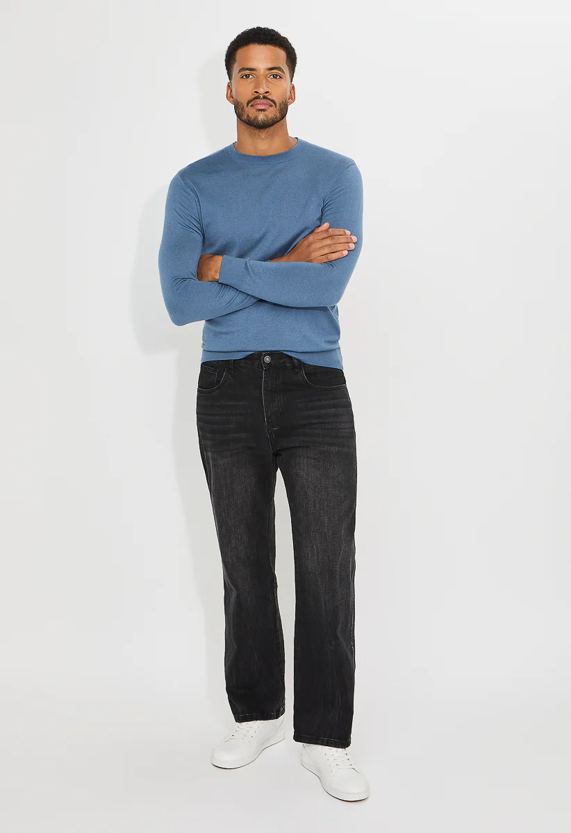Men’s Classic Fit Straight-Leg Washed Denim Jeans - Image 3