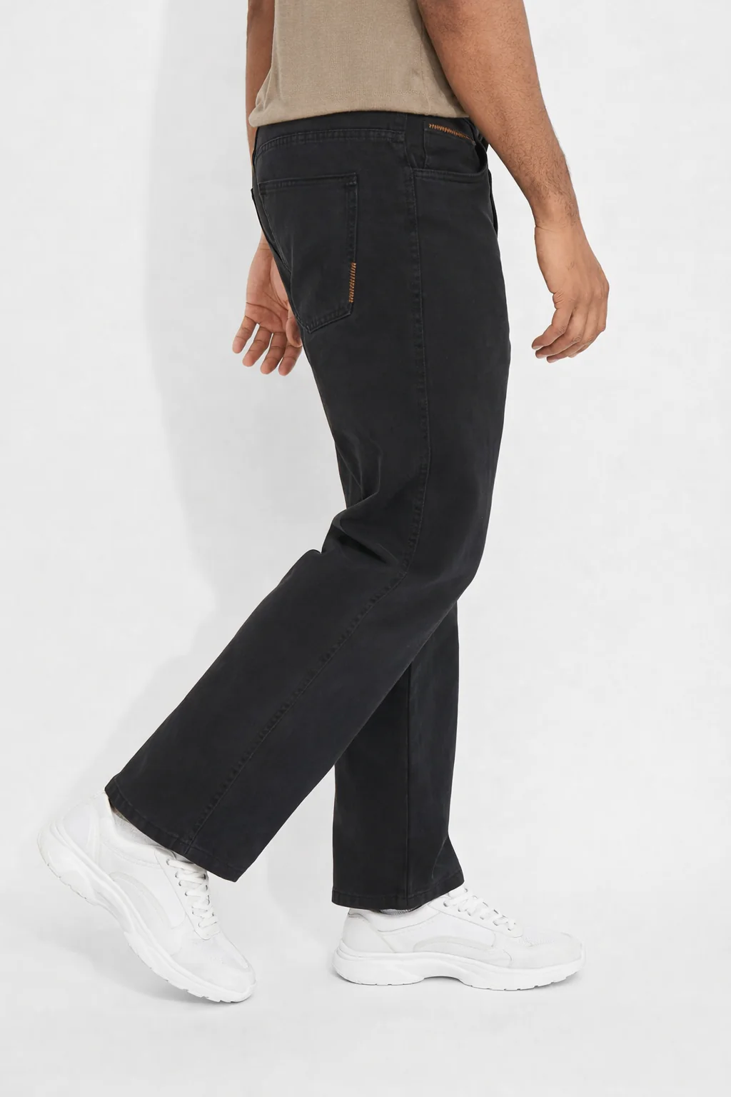 Men’s Classic Fit Straight-Leg Denim Jeans - Image 4