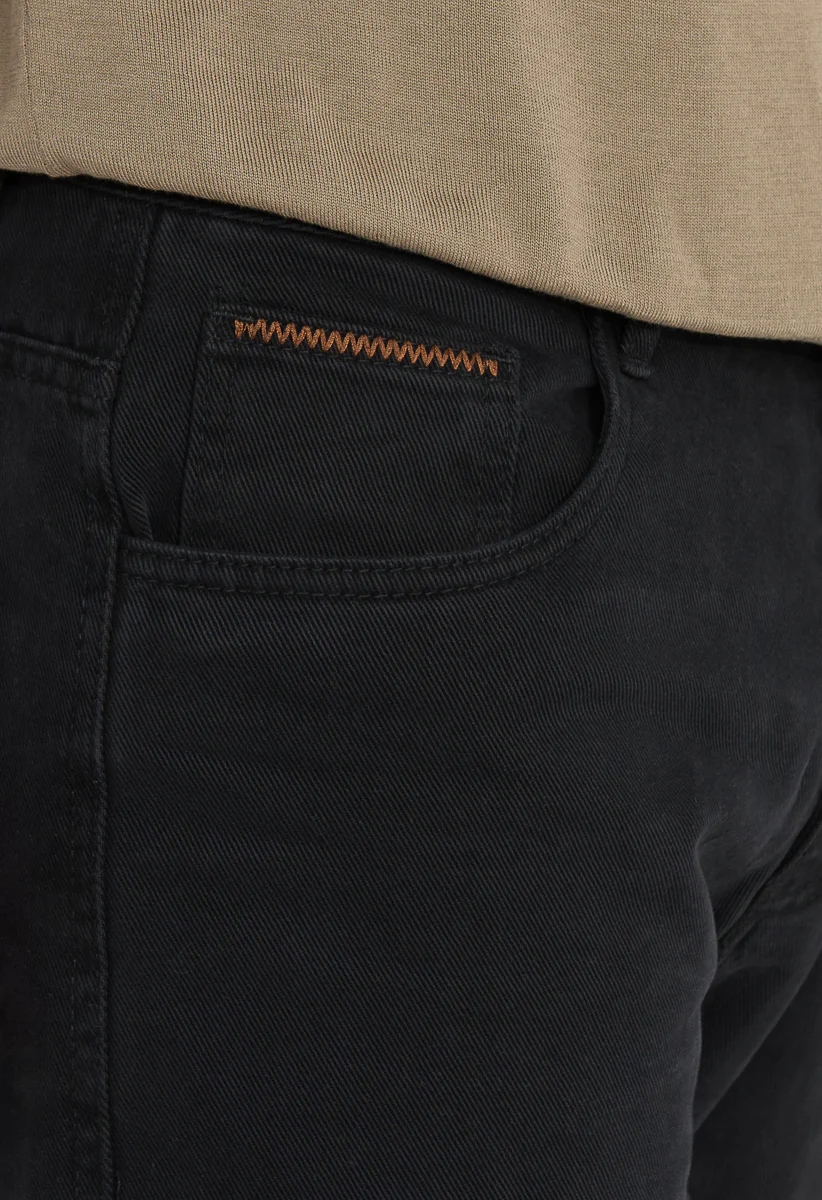 Men’s Classic Fit Straight-Leg Denim Jeans - Image 5