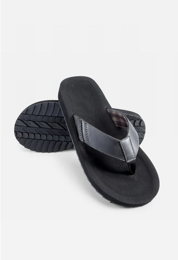 Men's Lightweight Water-Friendly Flip Flops - Image 4