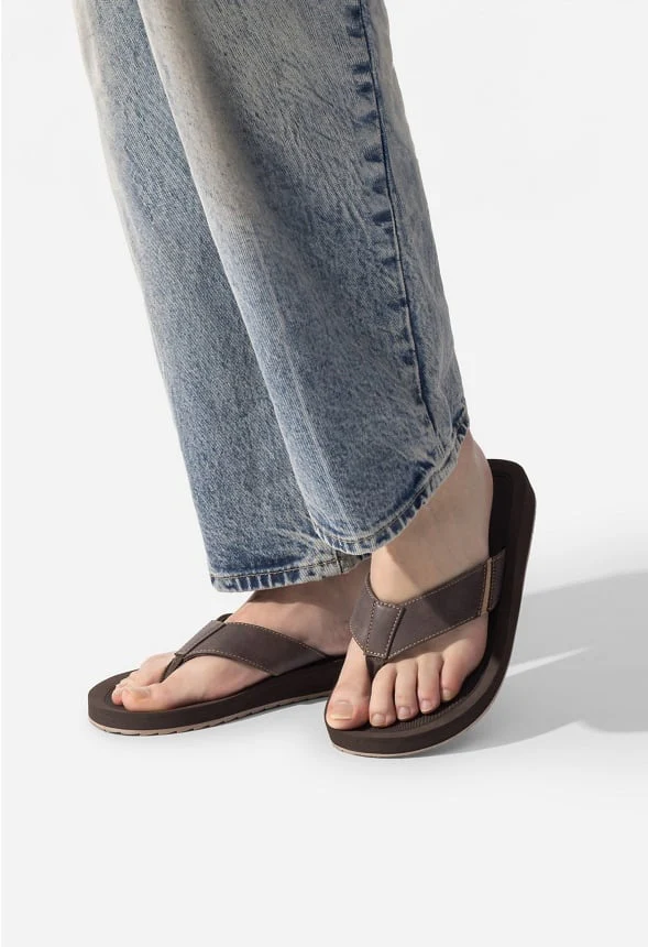 Men's Lightweight Water-Friendly Flip Flops - Image 5