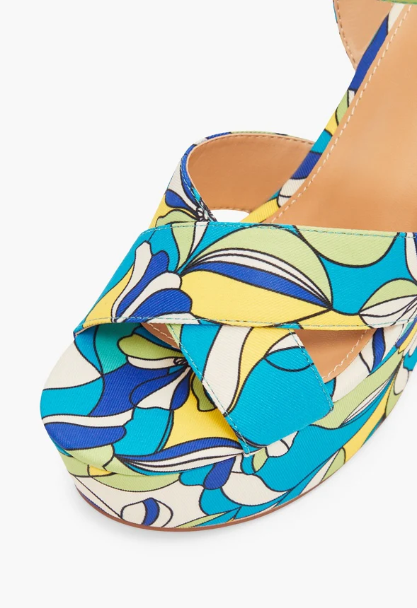 Mia Notched Wedge Sandal - Image 4