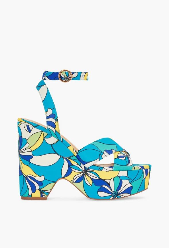 Mia Notched Wedge Sandal - Image 5