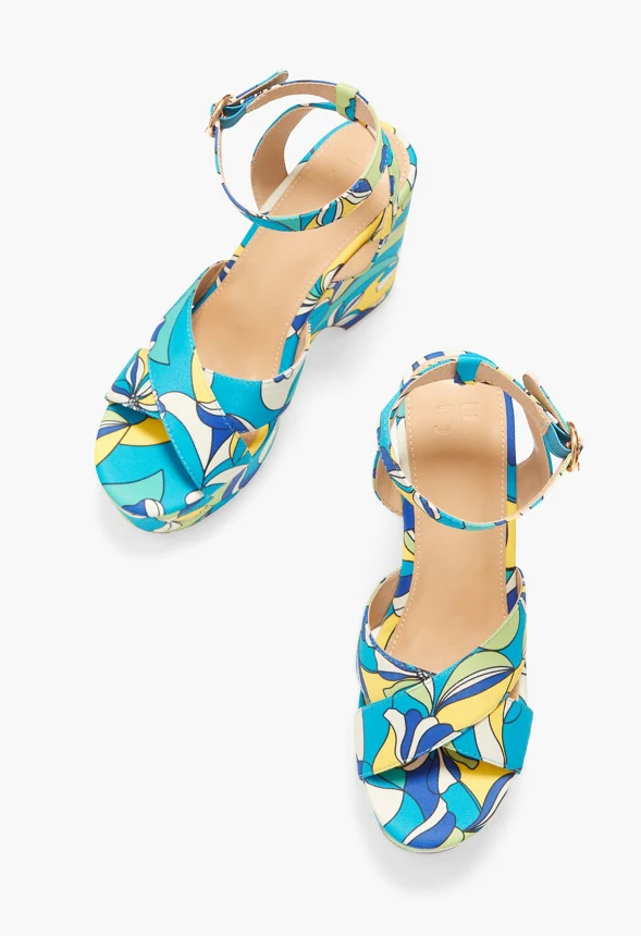 Mia Notched Wedge Sandal - Image 6