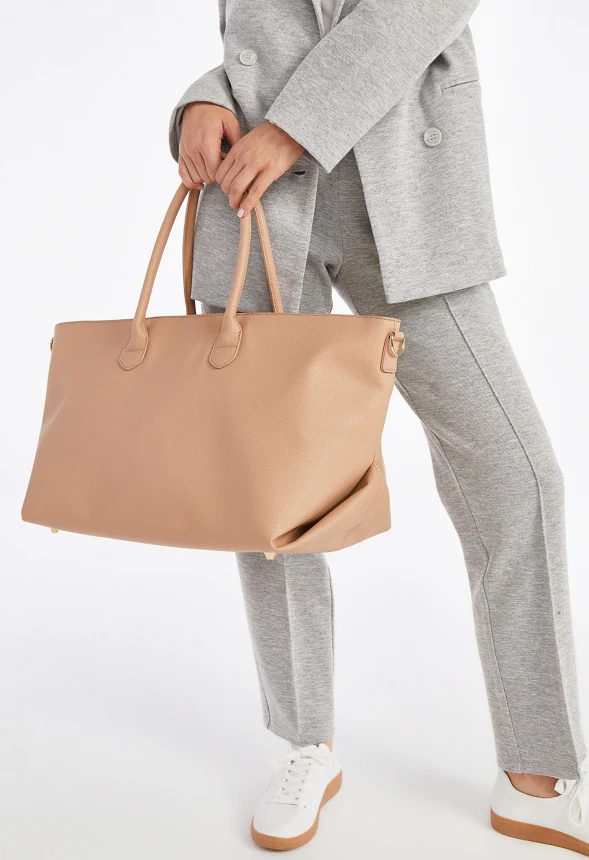 Modern Weekender - Image 2