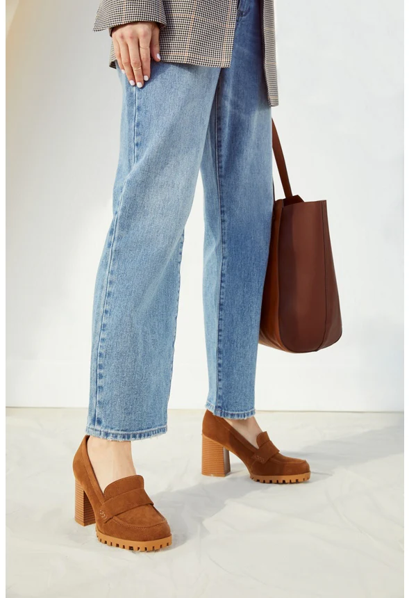 Nora Block Heeled Pump - Image 6