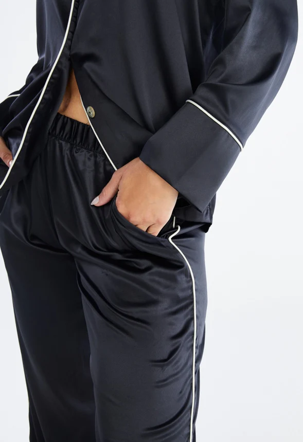 Regardless Lounge Bottom - Image 3