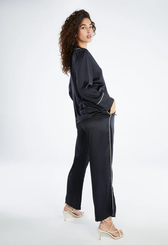 Regardless Lounge Bottom - Image 5