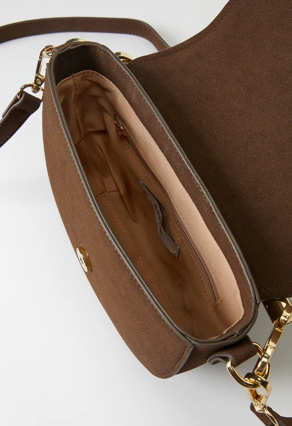 Saddle Bag With Hardware - Image 6