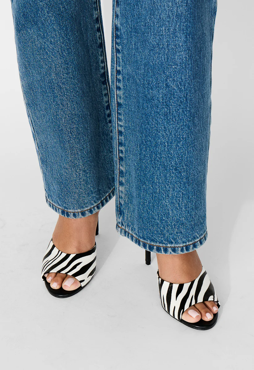 Scarlett Heeled Sandal - Image 2