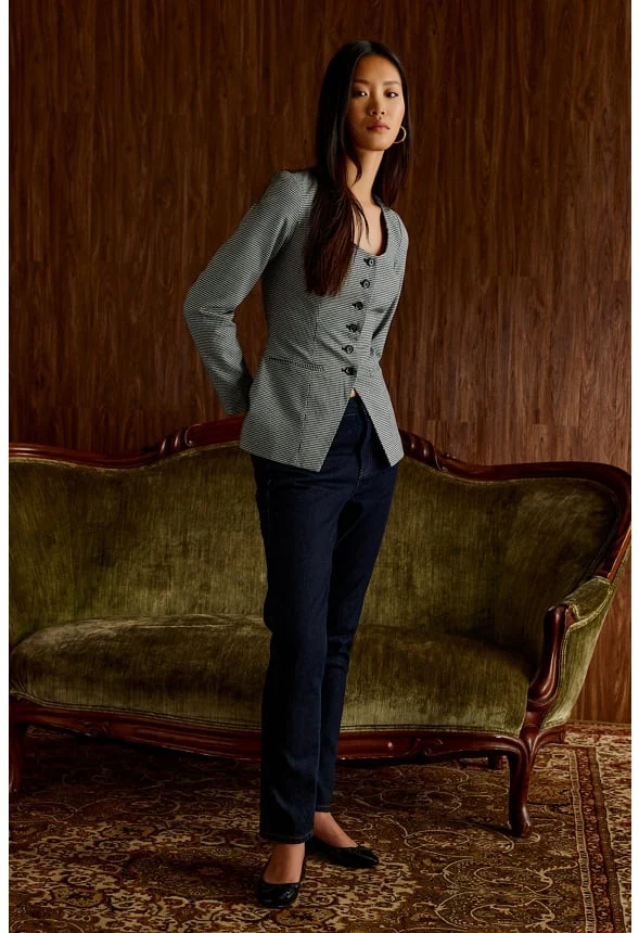 Scoop Neck Hourglass Blazer - Image 7