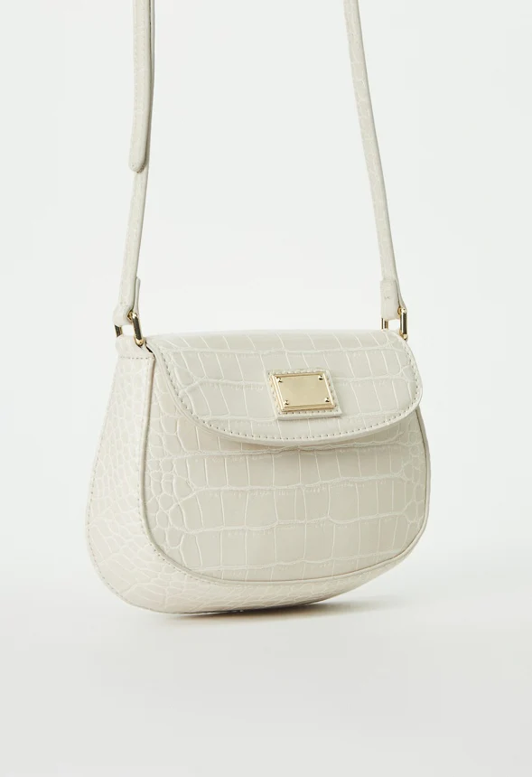 Shoulder Bag With Metal Plate - Image 4