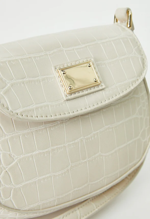 Shoulder Bag With Metal Plate - Image 5