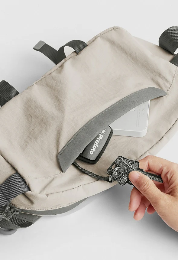 Soar Camera Sling Bag with Tripod Holder - Image 2