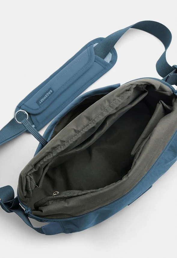 Soar Camera Sling Bag with Tripod Holder - Image 5