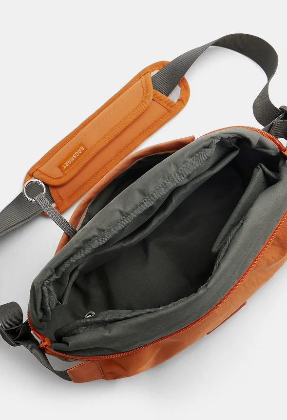 Soar Camera Sling Bag with Tripod Holder - Image 5