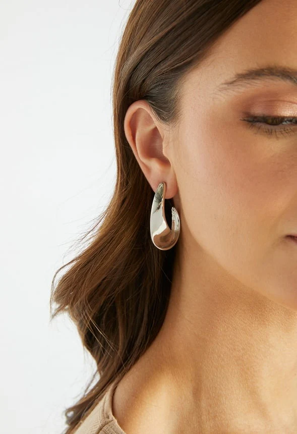 Tess Elongated Metal Hoop Earrings - Image 2