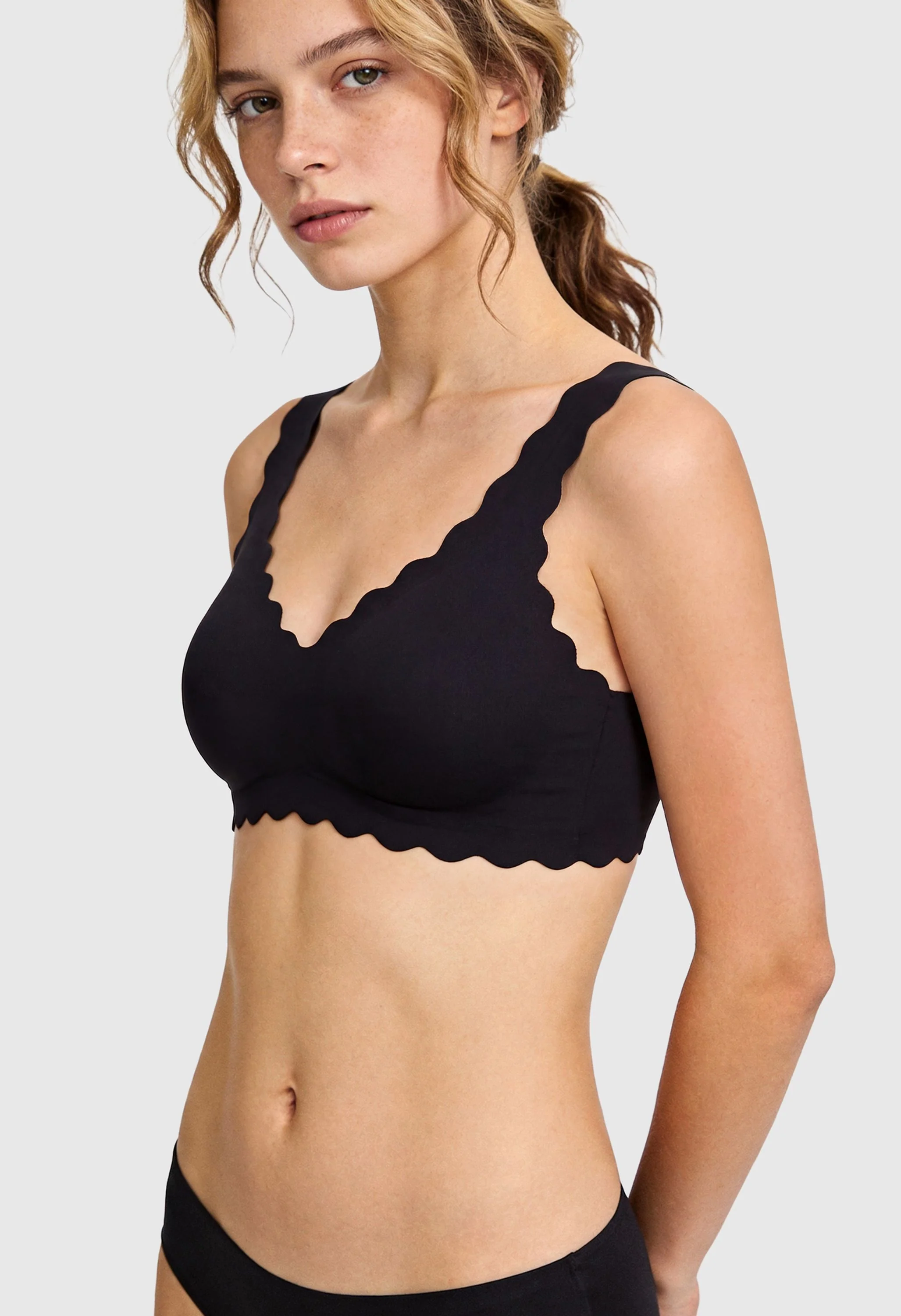 Global Seamless Wave Trimmed Deep V-Neck Bralette-Smart Size - Image 4