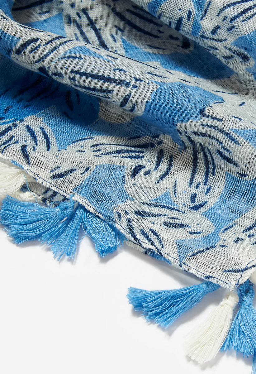 Val Heart Print Long Woven Scarf - Image 3