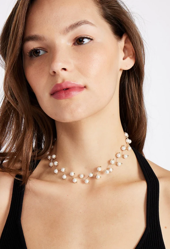Vanessa Delicate Pearl Necklace - Image 4
