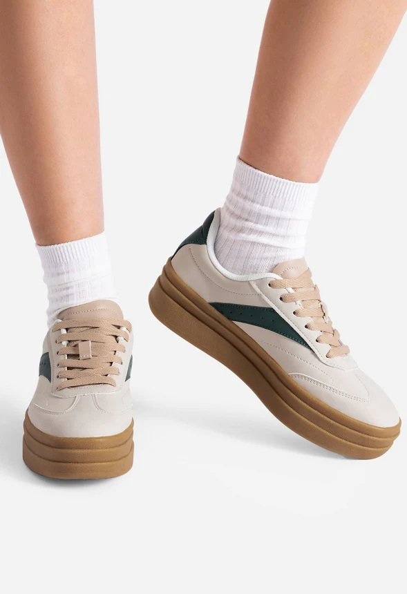 Val Walking Lightweight Sneaker - Image 8