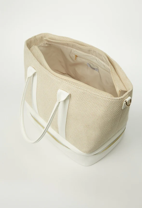 Weekend Traveler Bag - Image 3