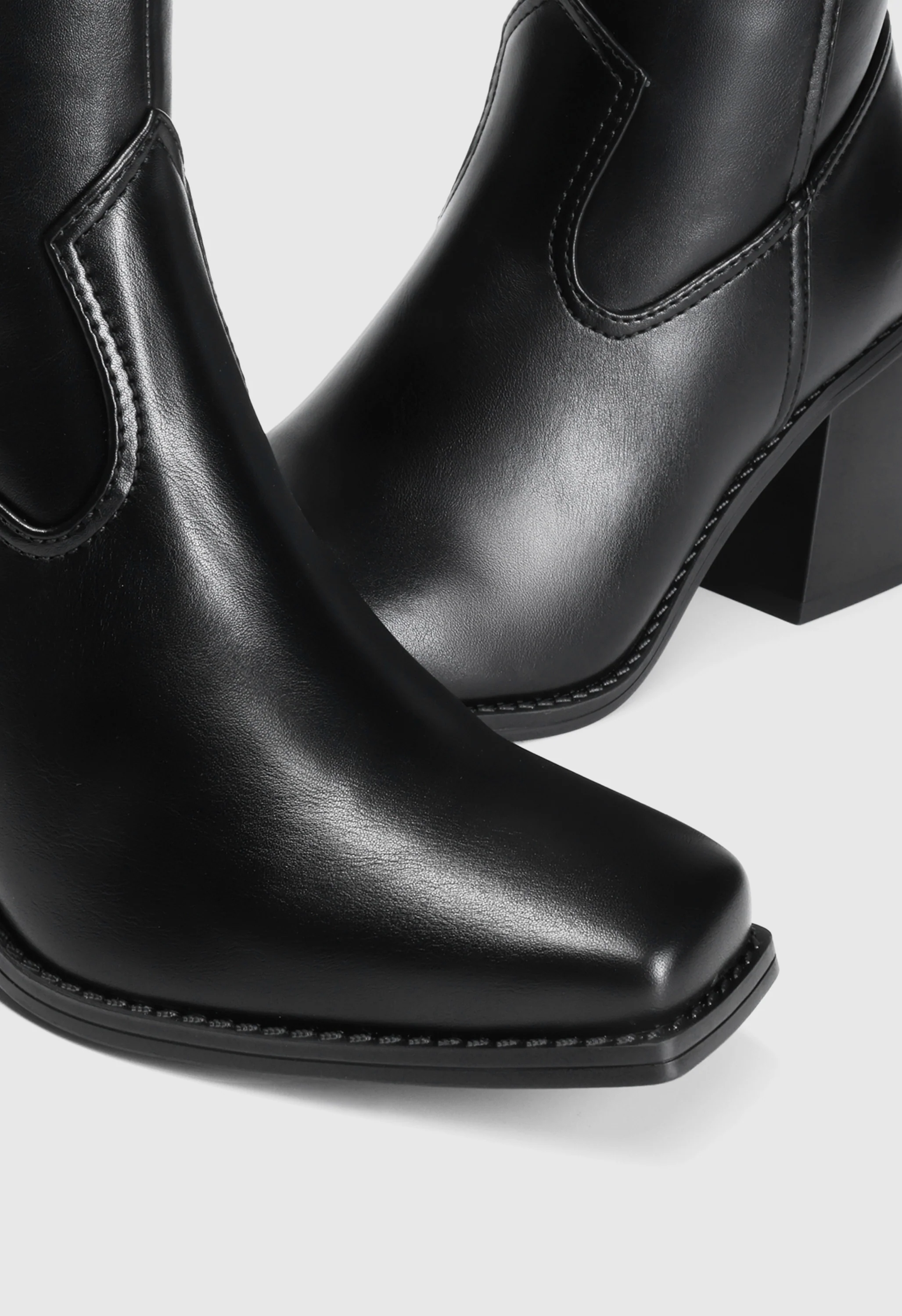 Women's  Chunky Heel Knee High Boots - Image 4